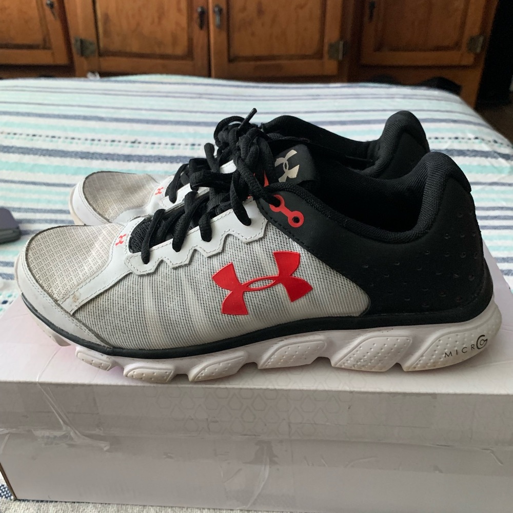 Gently warn pair of Under Armor shoes size 10. Tons of life left